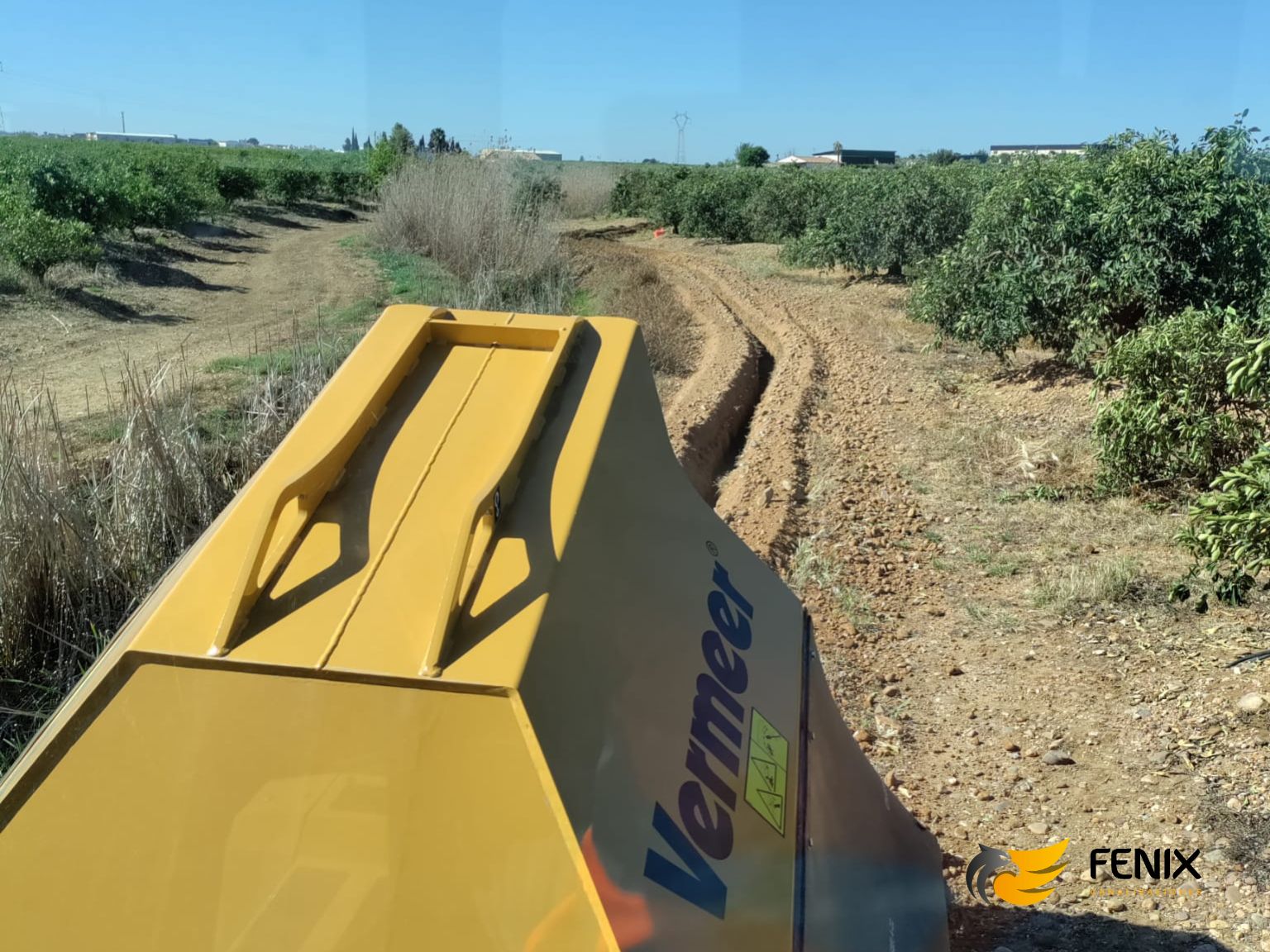 Canalización de riego y cableado